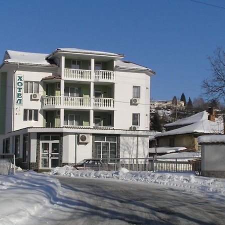 Karadzhovy Guest House Kalofer Kültér fotó