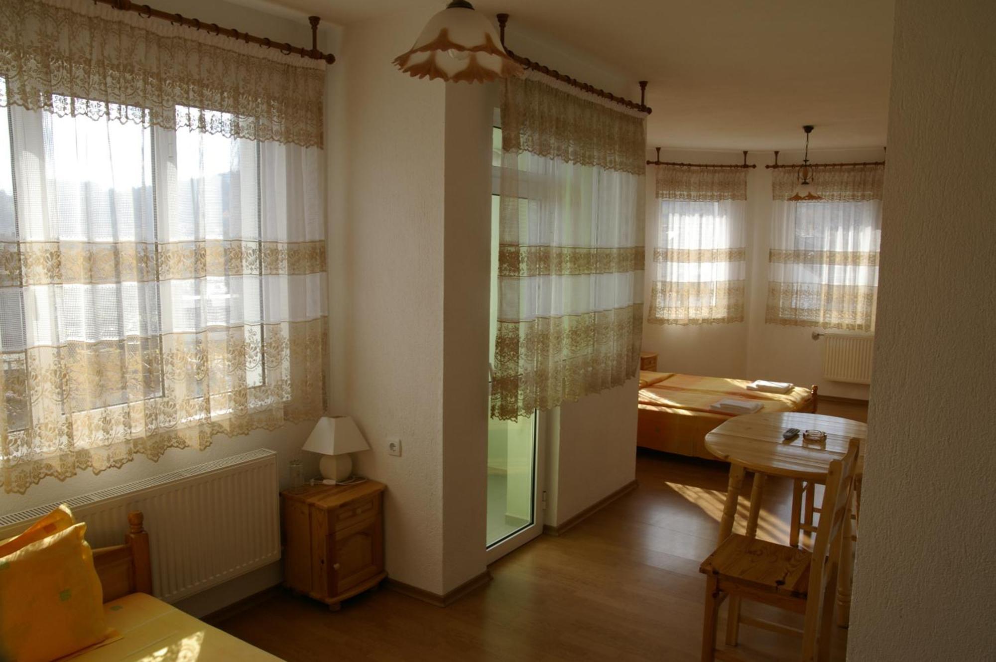 Karadzhovy Guest House Kalofer Kültér fotó