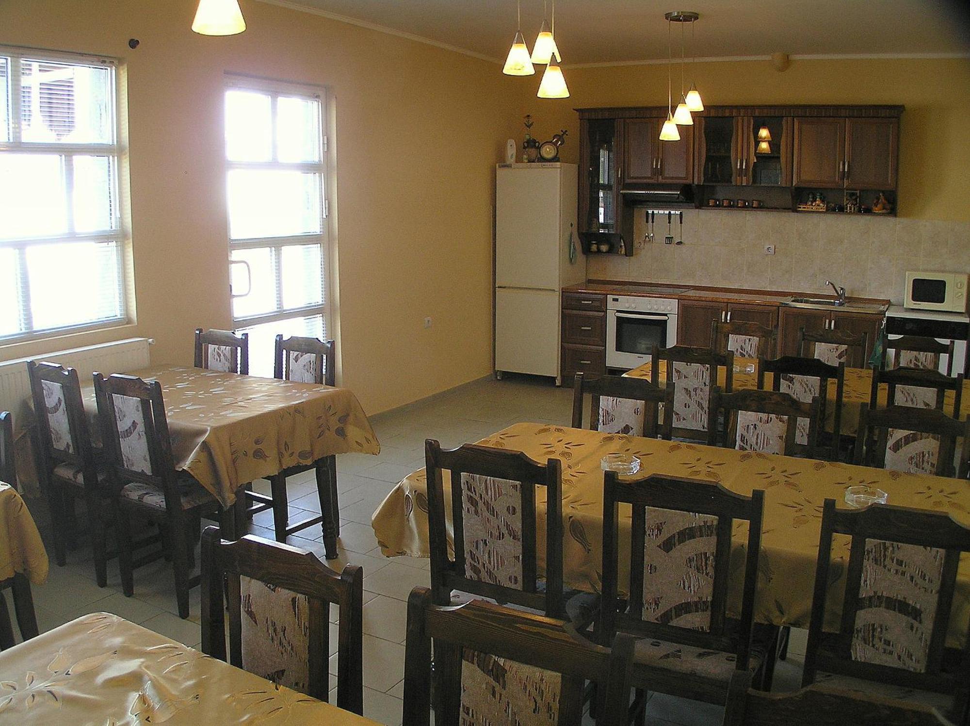 Karadzhovy Guest House Kalofer Kültér fotó