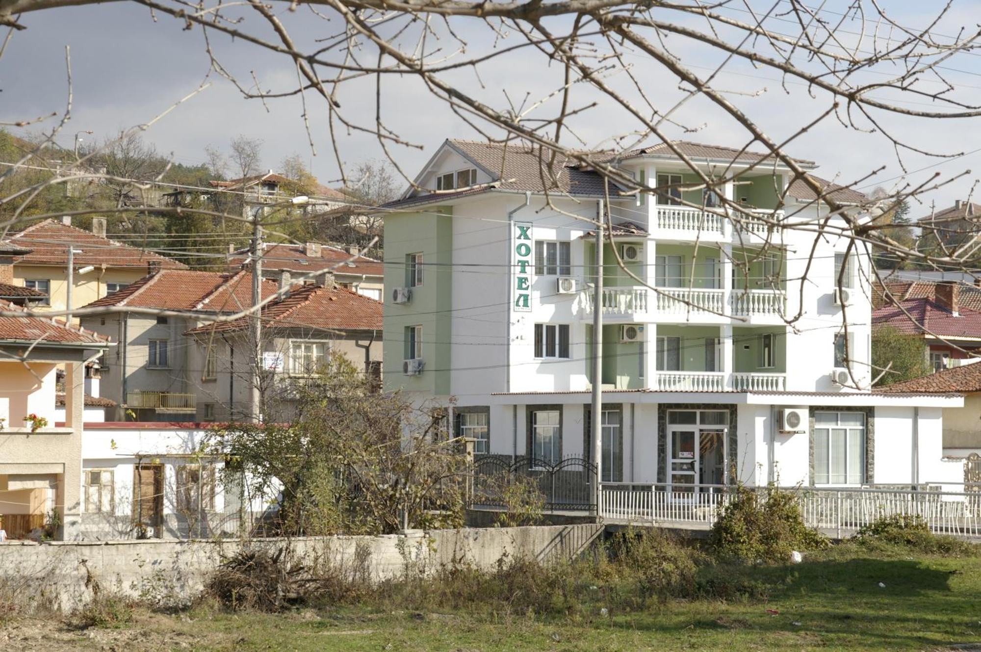 Karadzhovy Guest House Kalofer Kültér fotó