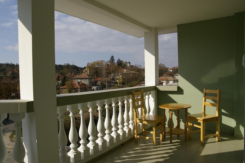 Karadzhovy Guest House Kalofer Szoba fotó